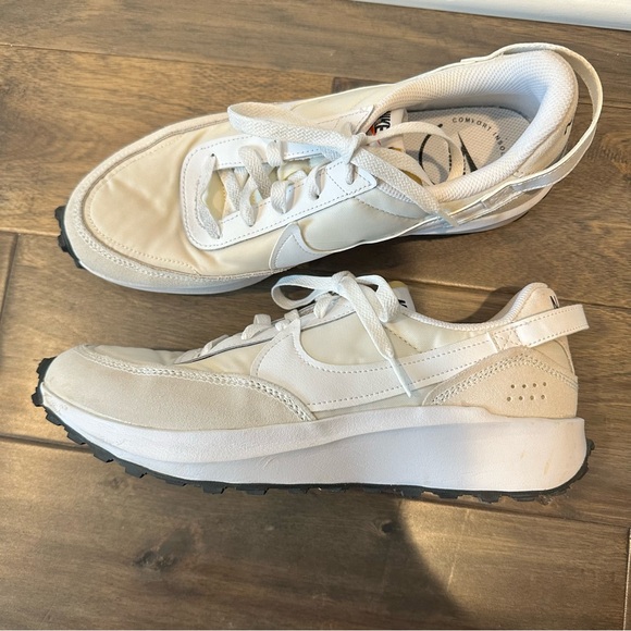 Nike White Waffle Debut Casual Lightweight Sneakers - Size 10 - EUC - Picture 2 of 9